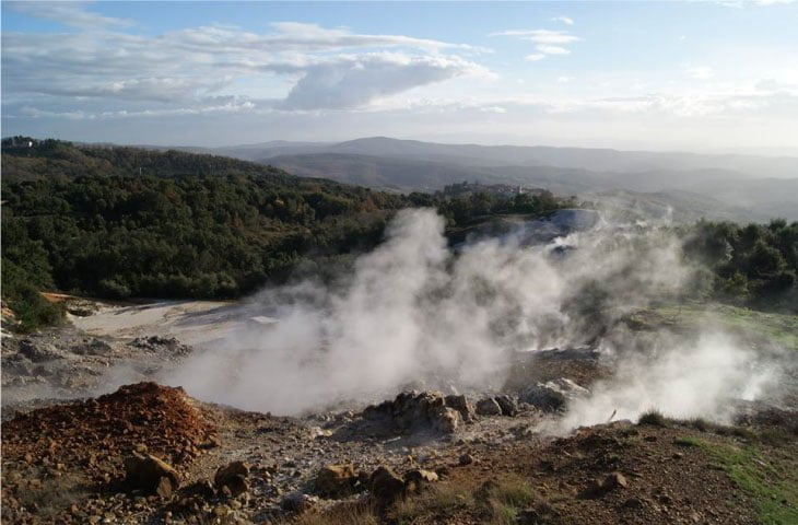 Manifestazione naturale geotermica