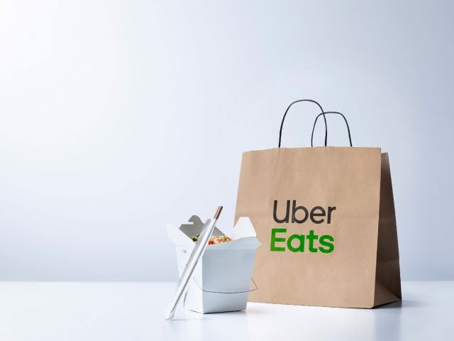 Il food delivery targato Uber Eats, foto rappresentativa di una consegna di cucina cinese