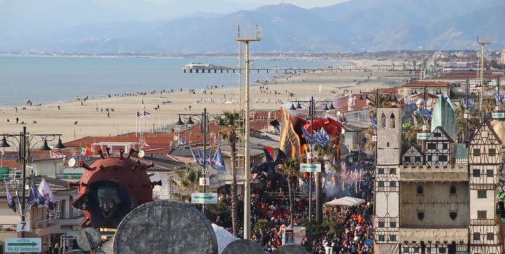 I corsi di Viareggio durante la festa