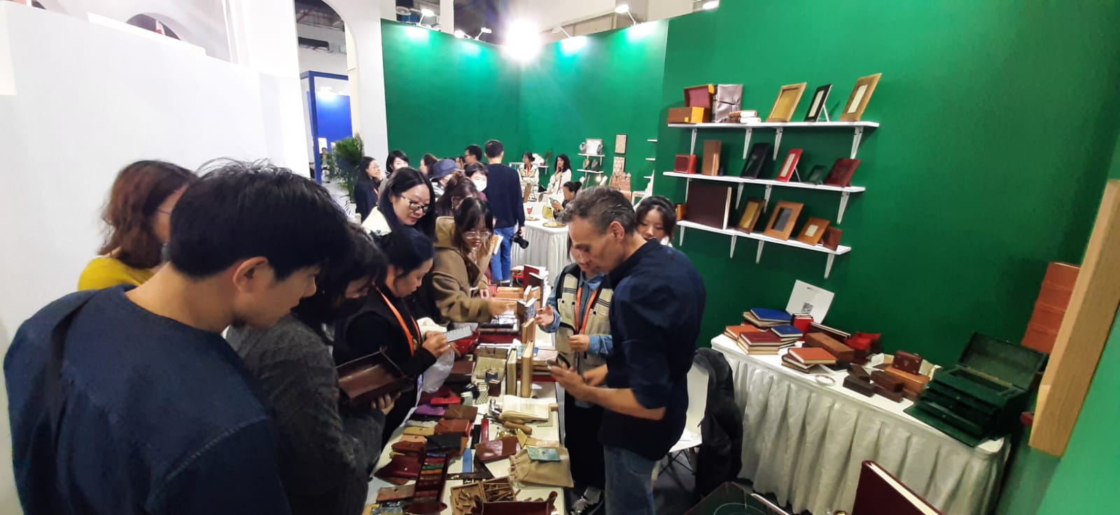 TOSCANA ECONOMY - Artex vola in Cina. Stretti accordi commerciali